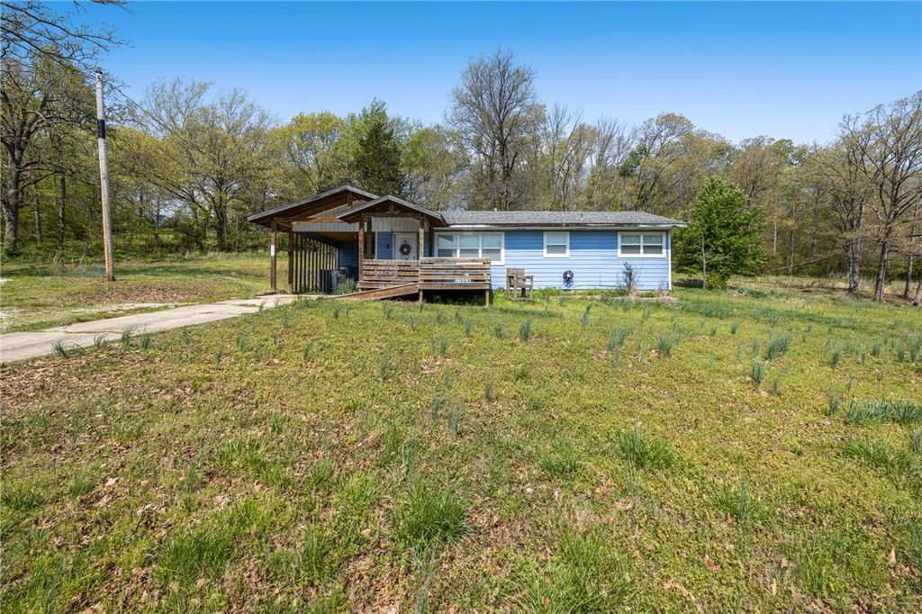 17438 Lake Sequoyah Road, Fayetteville, AR 72701
