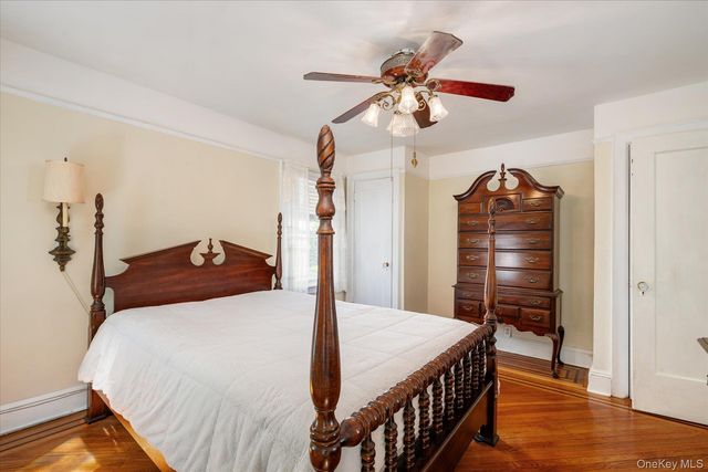 257-09 Pembroke Avenue, Great Neck, NY 11020