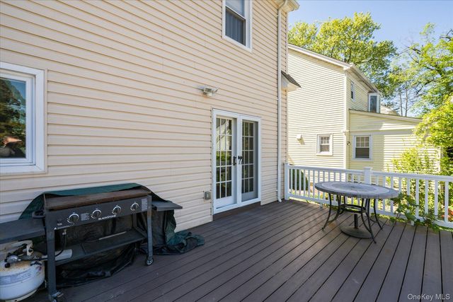 257-09 Pembroke Avenue, Great Neck, NY 11020