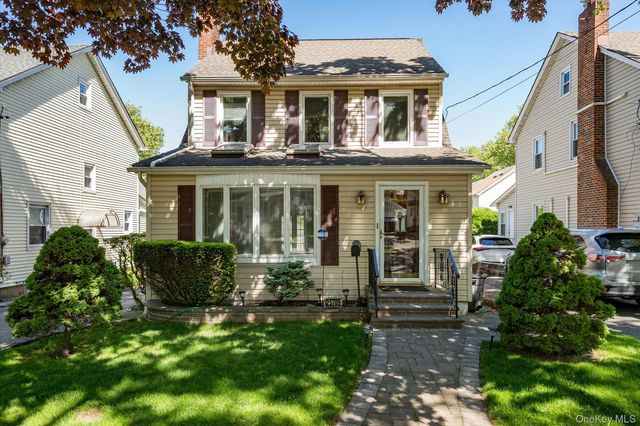 257-09 Pembroke Avenue, Great Neck, NY 11020
