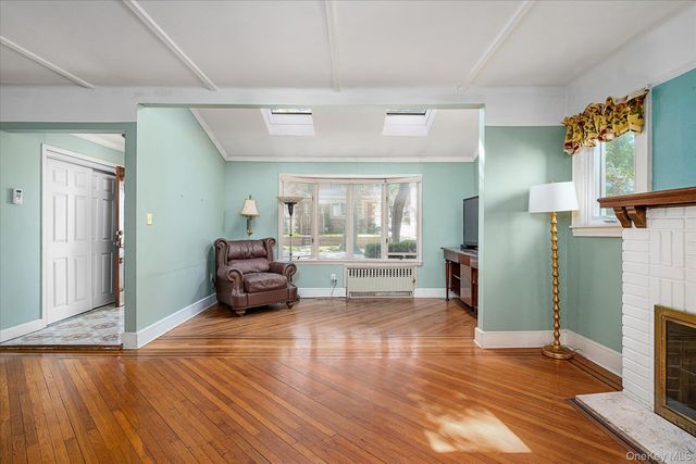 257-09 Pembroke Avenue, Great Neck, NY 11020