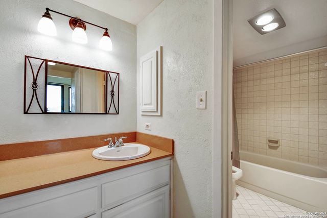 7701 Wurzbach Rd Apt 405, San Antonio, TX 78229
