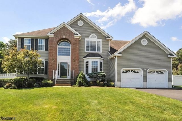 9 Angelina Ct, Monroe Twp., NJ 08831