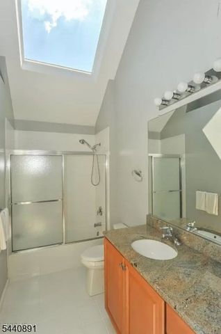 9 Angelina Ct, Monroe Twp., NJ 08831