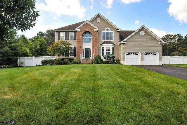 9 Angelina Ct, Monroe Twp., NJ 08831