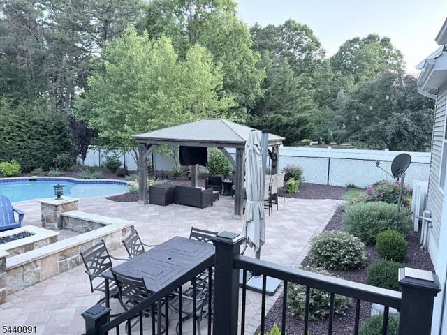 9 Angelina Ct, Monroe Twp., NJ 08831