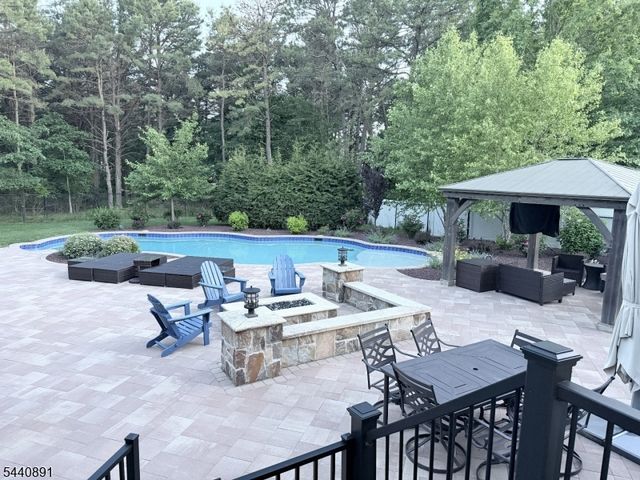 9 Angelina Ct, Monroe Twp., NJ 08831