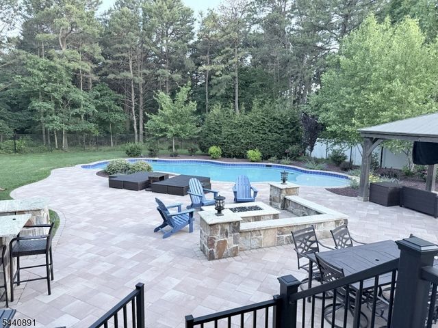 9 Angelina Ct, Monroe Twp., NJ 08831