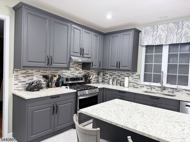 9 Angelina Ct, Monroe Twp., NJ 08831