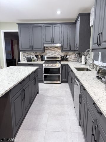 9 Angelina Ct, Monroe Twp., NJ 08831