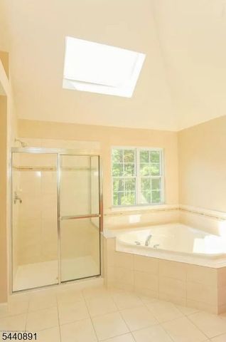9 Angelina Ct, Monroe Twp., NJ 08831