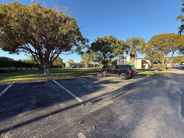 6031 Shakerwood Cir 201, Tamarac, FL 33319