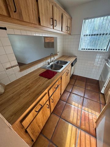 6031 Shakerwood Cir 201, Tamarac, FL 33319