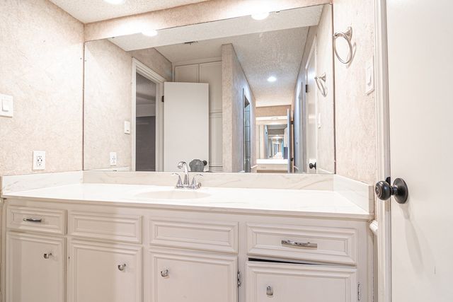 5010 Chapel Hill Dr, Midland, TX 79705