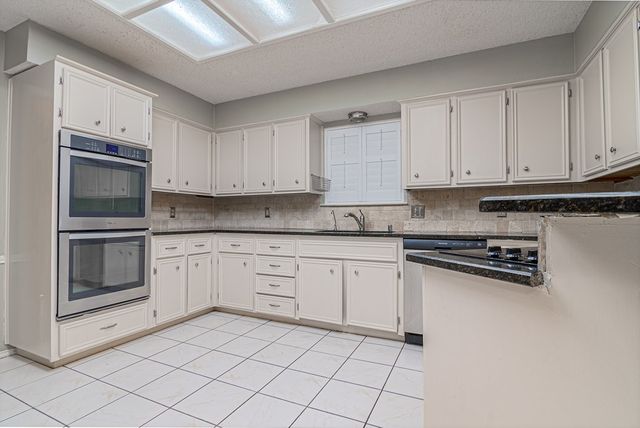 5010 Chapel Hill Dr, Midland, TX 79705