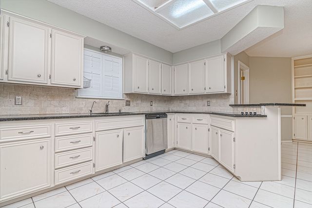 5010 Chapel Hill Dr, Midland, TX 79705