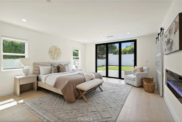16158 Magnolia Boulevard, Encino, CA 91436