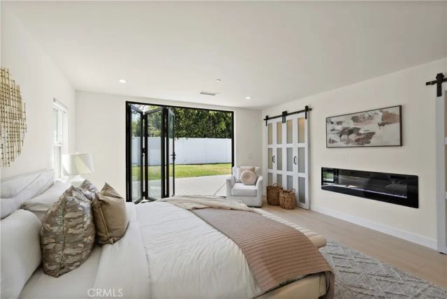 16158 Magnolia Boulevard, Encino, CA 91436