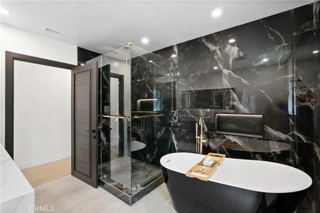 16158 Magnolia Boulevard, Encino, CA 91436