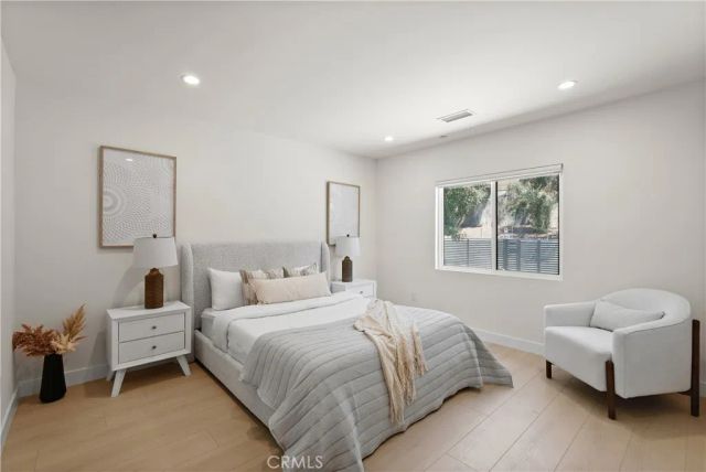 16158 Magnolia Boulevard, Encino, CA 91436