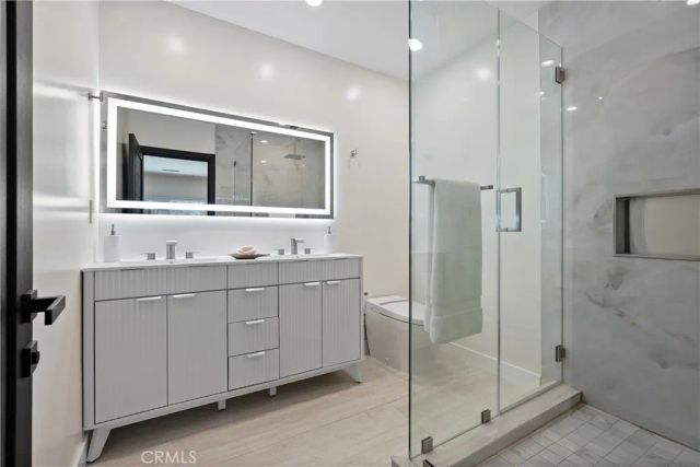 16158 Magnolia Boulevard, Encino, CA 91436