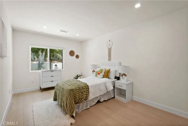 16158 Magnolia Boulevard, Encino, CA 91436