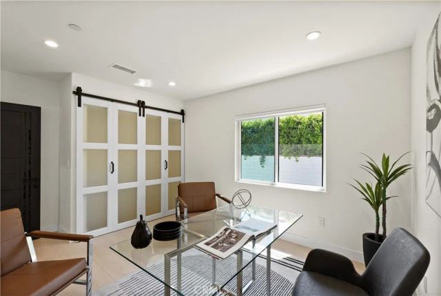 16158 Magnolia Boulevard, Encino, CA 91436