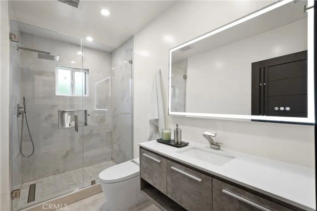16158 Magnolia Boulevard, Encino, CA 91436