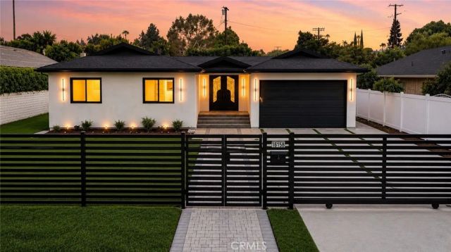 16158 Magnolia Boulevard, Encino, CA 91436