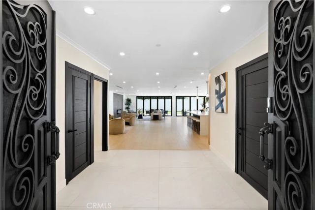 16158 Magnolia Boulevard, Encino, CA 91436
