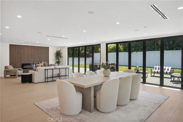 16158 Magnolia Boulevard, Encino, CA 91436
