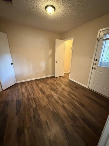 139 Elm DR 104, Lockhart, TX 78644