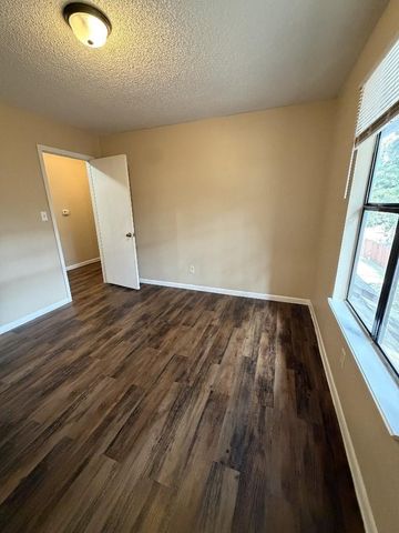 139 Elm DR 104, Lockhart, TX 78644