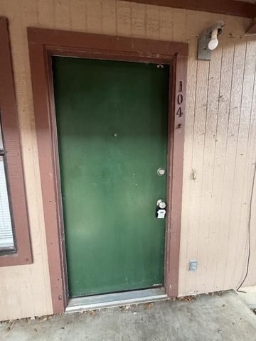 139 Elm DR 104, Lockhart, TX 78644