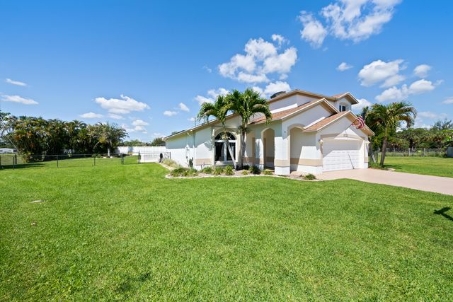 112 Camelot Court, Royal Palm Beach, FL 33411