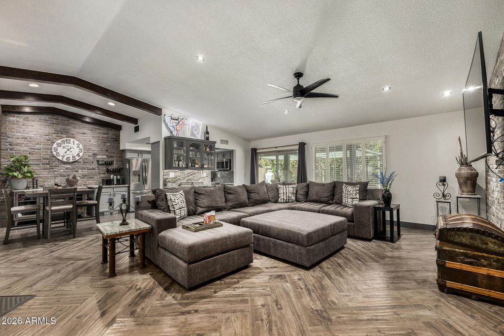 Image 10 of property listing at 10710 E CLINTON Street, Scottsdale, AZ 85259