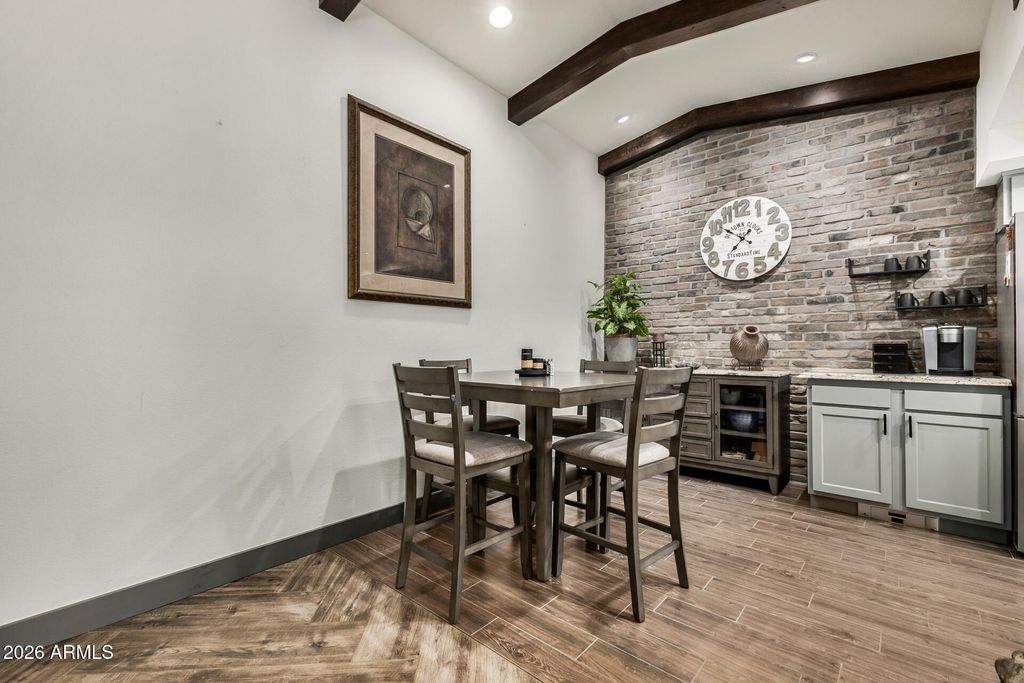 Image 12 of property listing at 10710 E CLINTON Street, Scottsdale, AZ 85259