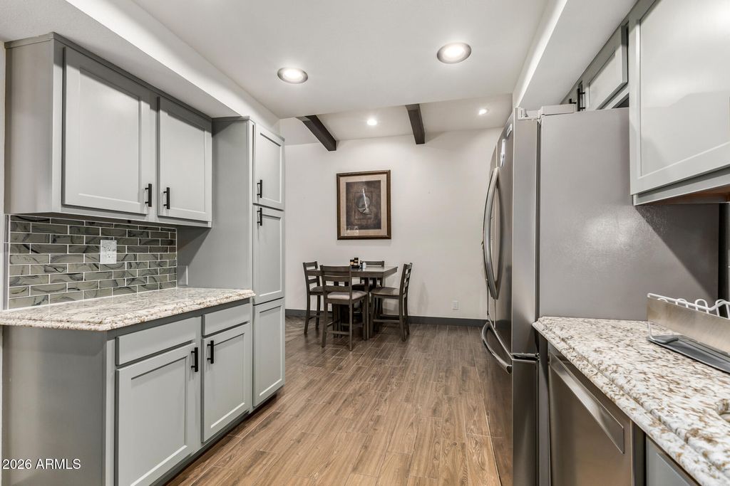 Image 14 of property listing at 10710 E CLINTON Street, Scottsdale, AZ 85259