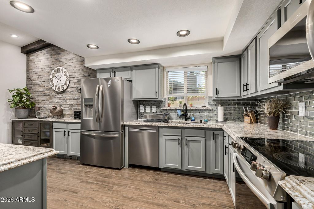 Image 15 of property listing at 10710 E CLINTON Street, Scottsdale, AZ 85259