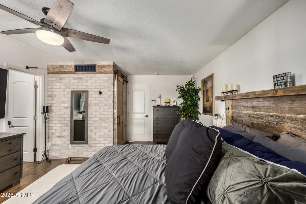 Image 17 of property listing at 10710 E CLINTON Street, Scottsdale, AZ 85259