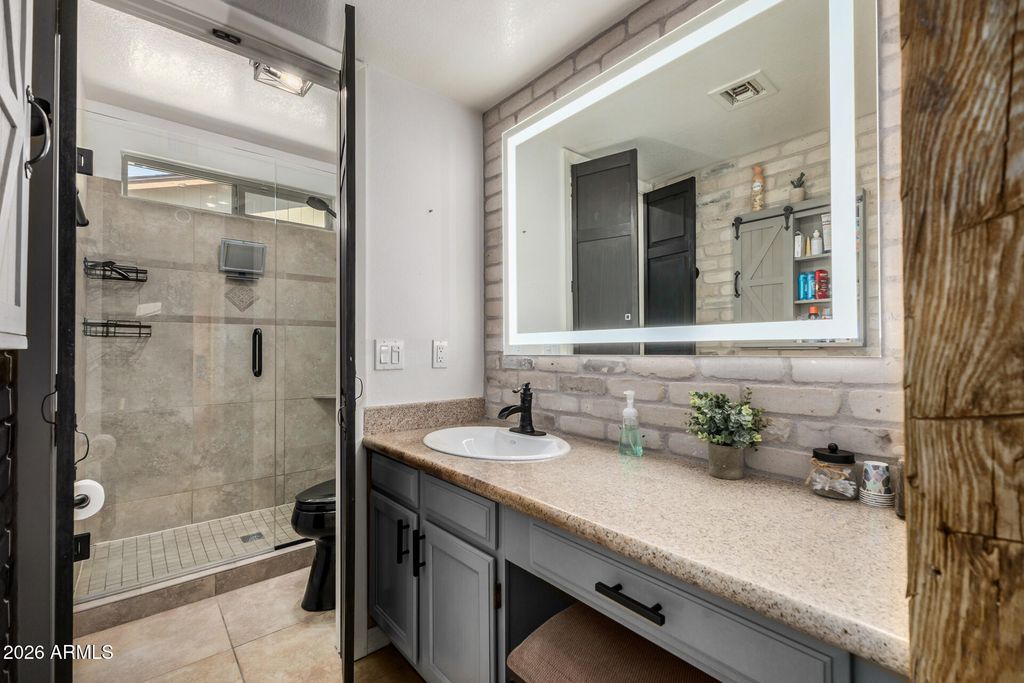 Image 20 of property listing at 10710 E CLINTON Street, Scottsdale, AZ 85259