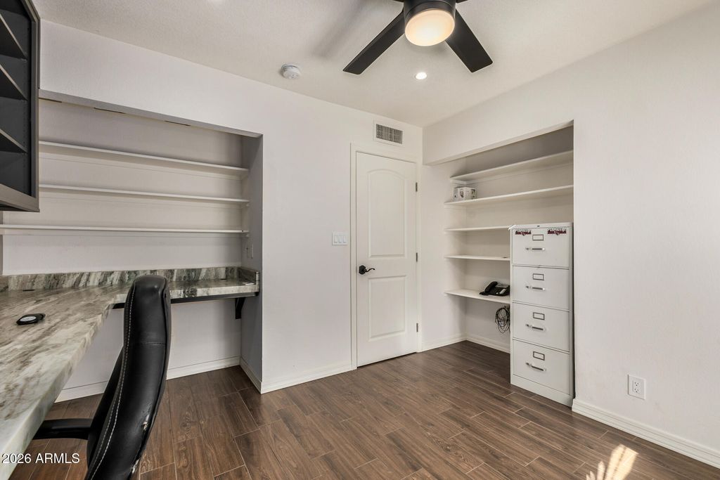Image 25 of property listing at 10710 E CLINTON Street, Scottsdale, AZ 85259