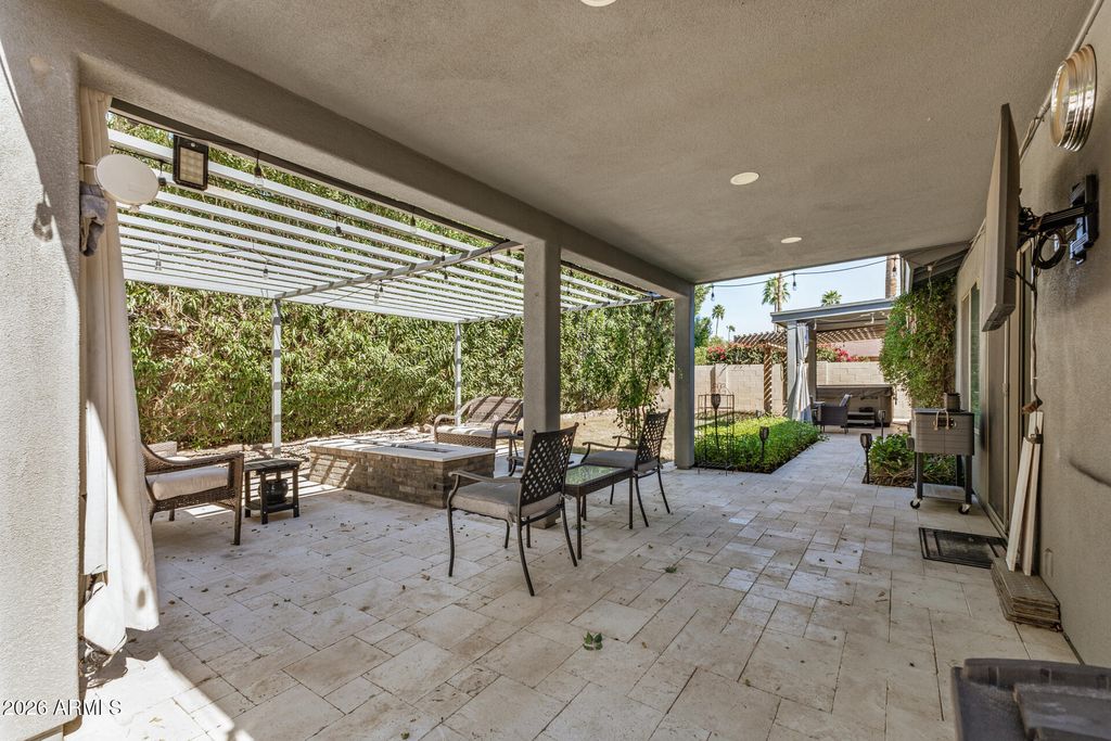 Image 26 of property listing at 10710 E CLINTON Street, Scottsdale, AZ 85259