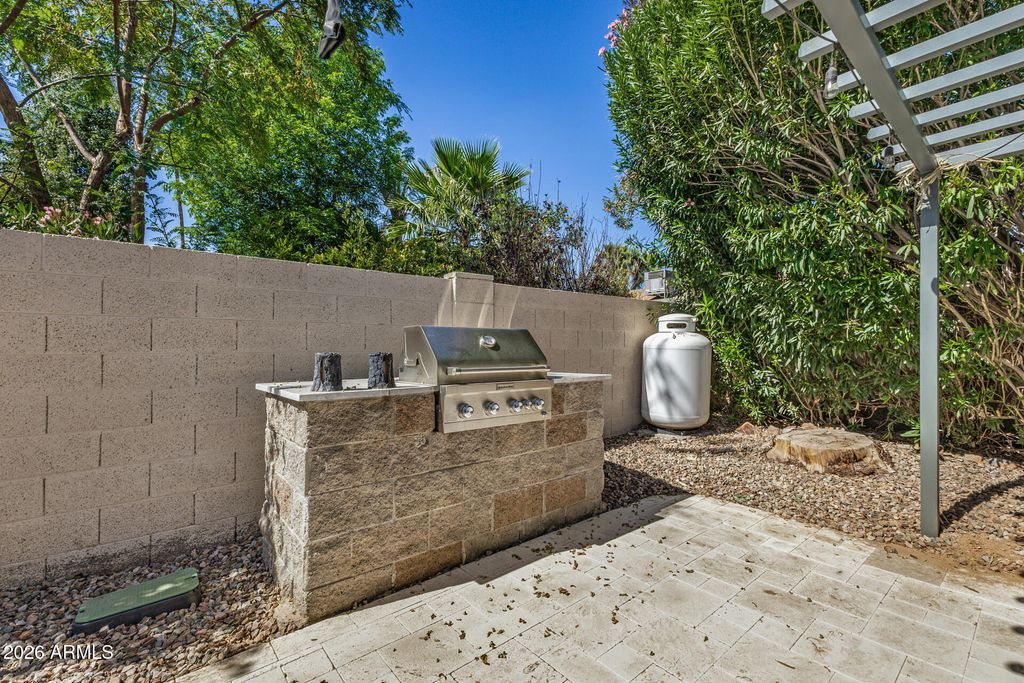 Image 28 of property listing at 10710 E CLINTON Street, Scottsdale, AZ 85259