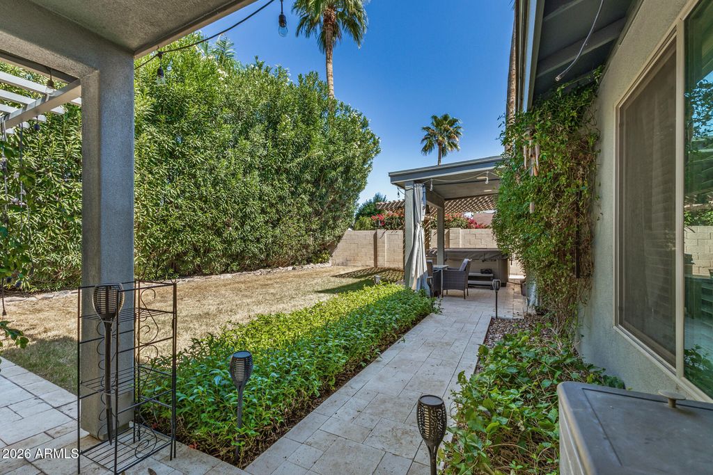 Image 29 of property listing at 10710 E CLINTON Street, Scottsdale, AZ 85259