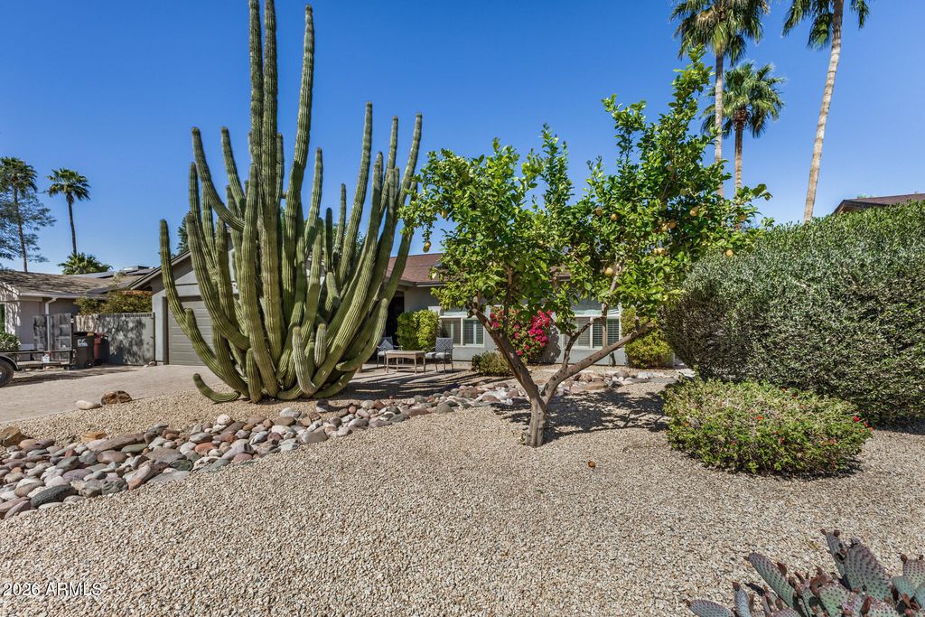 Image 3 of property listing at 10710 E CLINTON Street, Scottsdale, AZ 85259