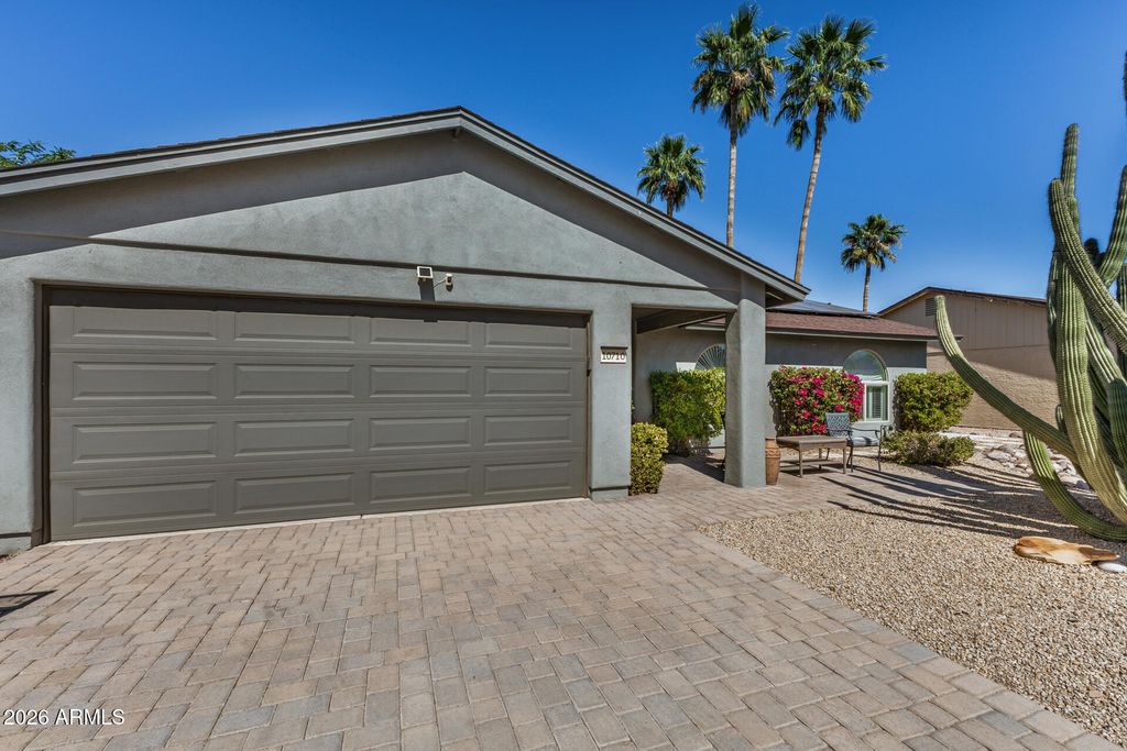 Image 5 of property listing at 10710 E CLINTON Street, Scottsdale, AZ 85259
