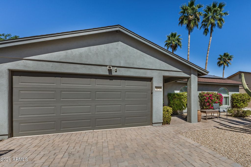 Image 6 of property listing at 10710 E CLINTON Street, Scottsdale, AZ 85259