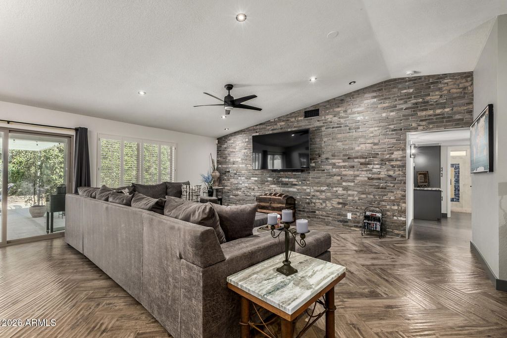 Image 8 of property listing at 10710 E CLINTON Street, Scottsdale, AZ 85259