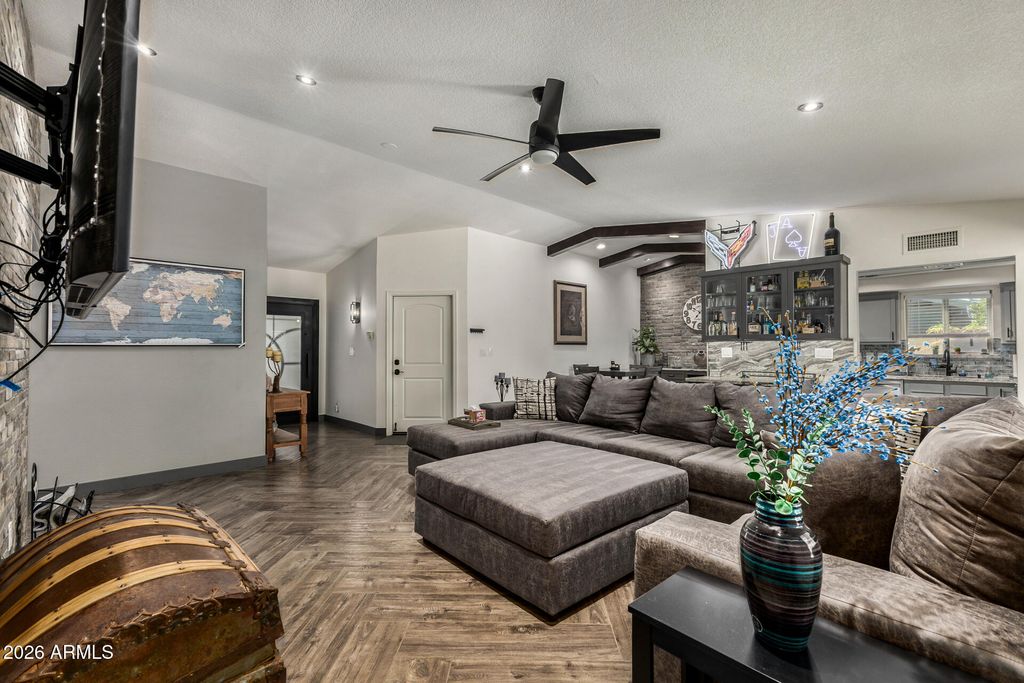 Image 9 of property listing at 10710 E CLINTON Street, Scottsdale, AZ 85259